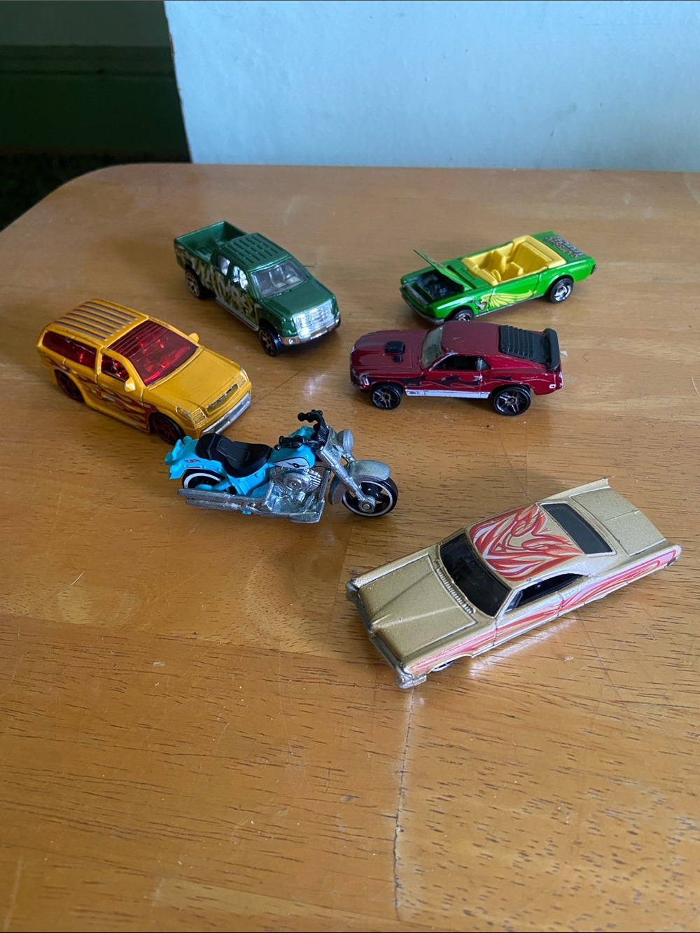 Vintage hot wheels 90/20’s Die-Cast Toy Car and Motorcycle Set - Multicolor.